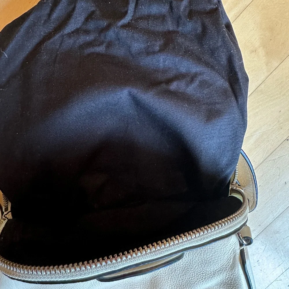 Marc By Marc  Jacobs white  crossbody, CB2418 - Picture 12 of 14